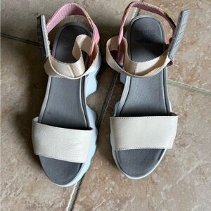 Sorel Women's Sandals in Cream and Pink